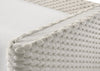 Primer plano de la esquina y el acolchado textil beige de la Cama Canguro Molly - Estylo House Muebleria