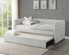 Daybed Trina individual en gris claro, vista en ángulo con cama nido extraída, junto a ventanal en ambiente de recámara - Estylo House Muebleria
