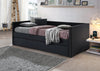 Cama Canguro Sadie negra con tachuelas, somier cerrado, vista frontal en recámara con canasto decorativo y buró lateral - Estylo House Muebleria
