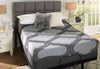 Colchón Gris Hibrido Memory Foam 12" Queen sobre base ajustable, en recámara con cabecera tapizada gris, burós blancos, lámparas y ventanal con cortinas - Estylo House Muebleria